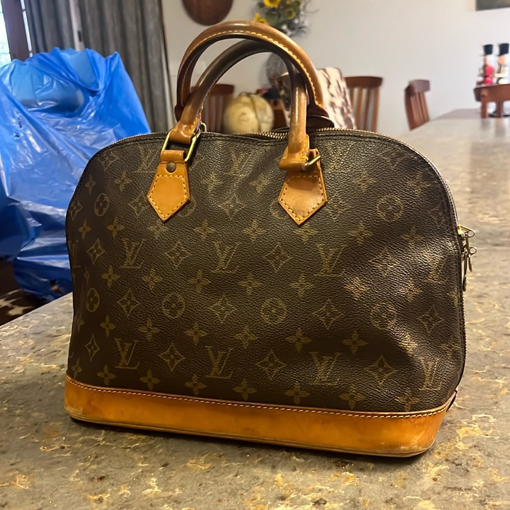 Louis Vuitton Alma with cross body d ring options
